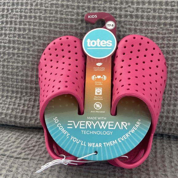 Like crocks but much more flexible and cushion they move with your child - Picture 3 of 3